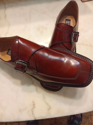 Elegantes zapatos de piel caballero.Negociable.