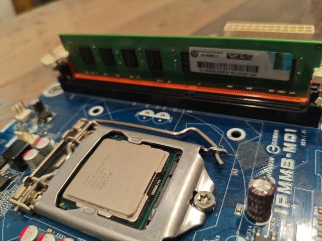 Placa base Pegatron IPMMB-MQ1 + Celeron G530 + 6GB