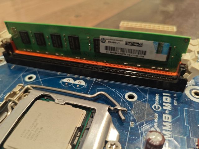 Placa base Pegatron IPMMB-MQ1 + Celeron G530 + 6GB