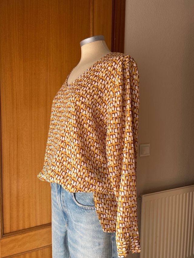 Blusa El Corte Inglés estampado geométrico