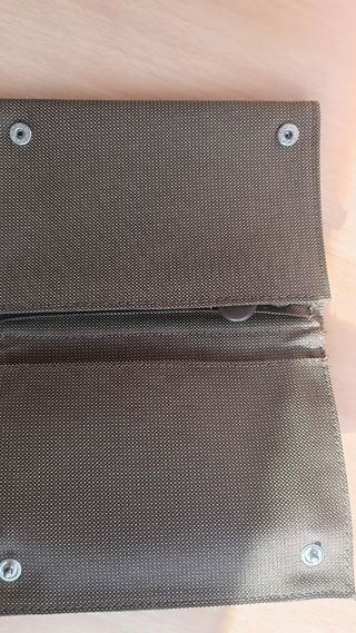 Monedero Mandarina Duck color caqui.
