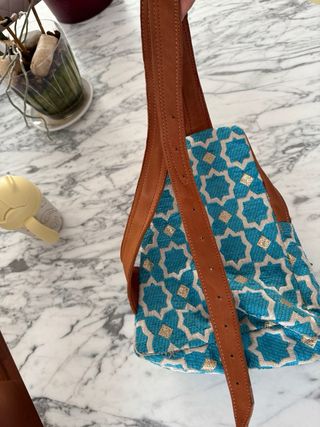 Mochila de piel con estampado