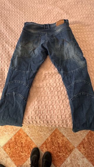 Pantalones de moto azules con protecciones 