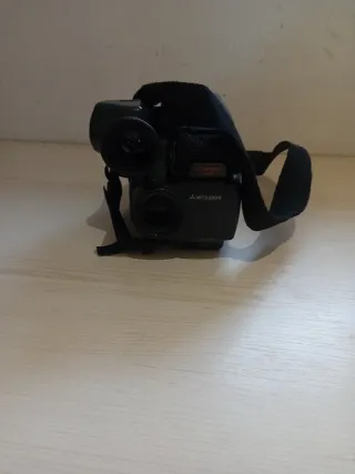 Videocámara Mitsubishi Negra