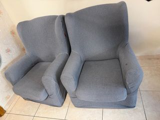 2 poltrone in tessuto grigio senza gambe 