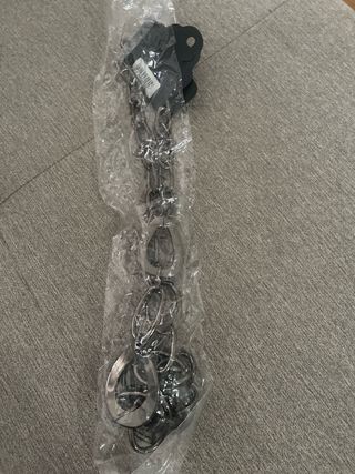 Collar de cadena con eslabones y detalles