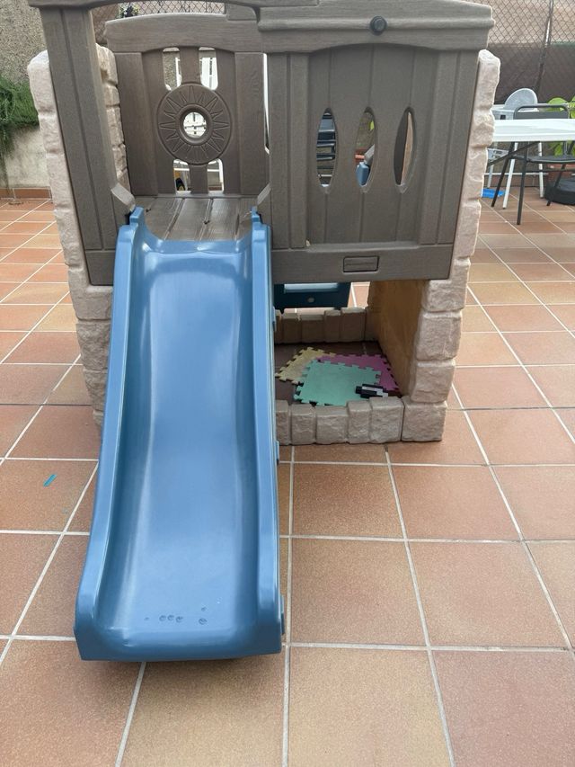 Castillo infantil con tobogán para jardín