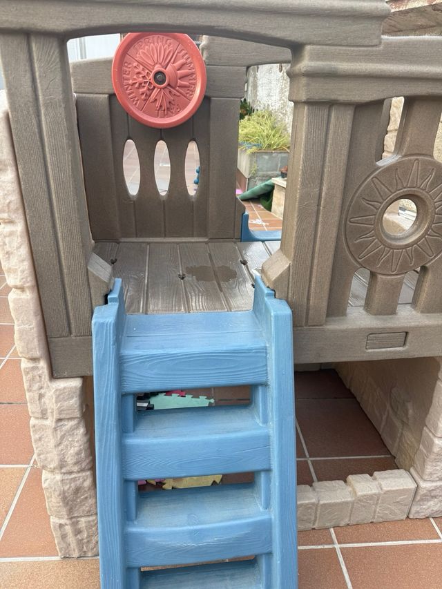 Castillo infantil con tobogán para jardín