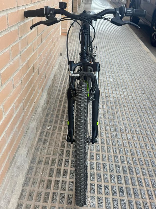Bicicleta de montaña rockrider negra