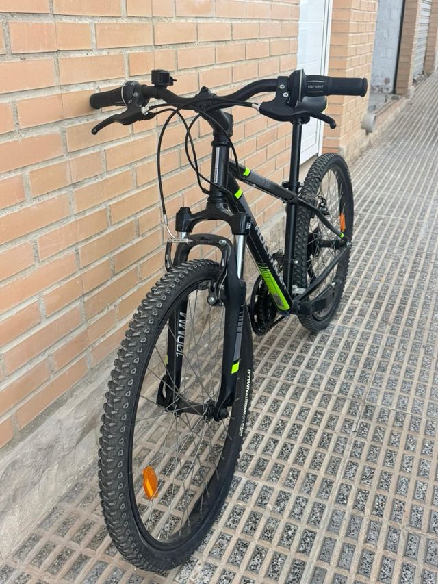 Bicicleta de montaña rockrider negra