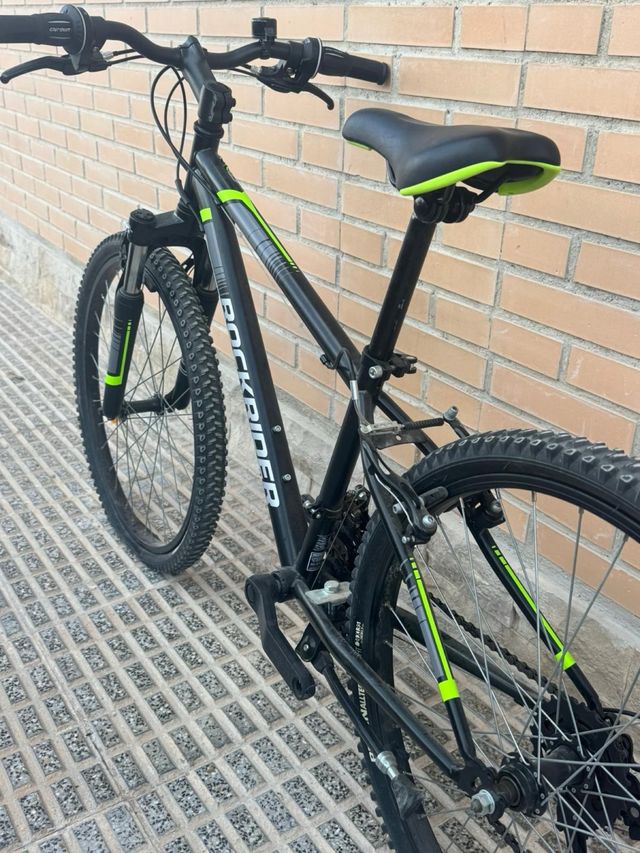 Bicicleta de montaña rockrider negra