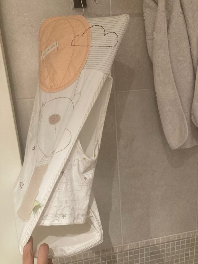 Pañalero con percha y diseño de oso