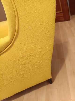 Butacón orejero tela lavable amarillo. 