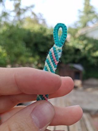Pulsera tejida artesanal