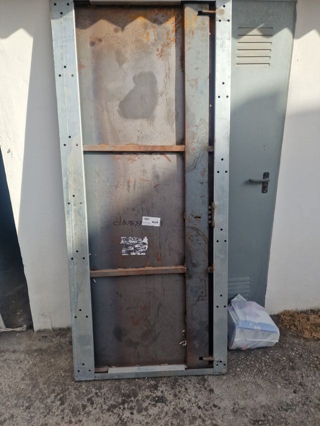 Puerta antiocupación hierro