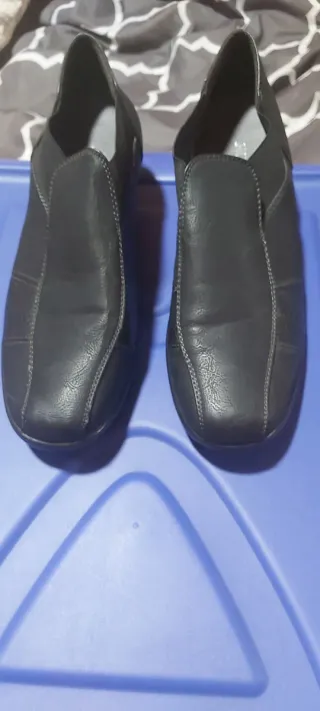 Zapatos negros mujer con poca cuña, muy comodos 