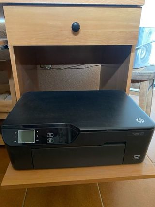 Impresora y escáner HP negra