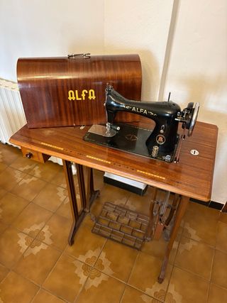 Máquina de coser antigua ALFA con mueble original