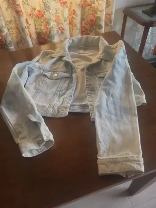 Cazadora vaquera corta Stradivarius Talla S