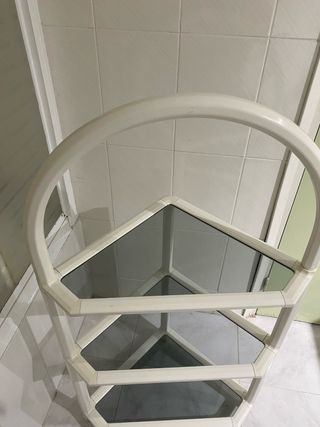 Mueble de esquina con cristal