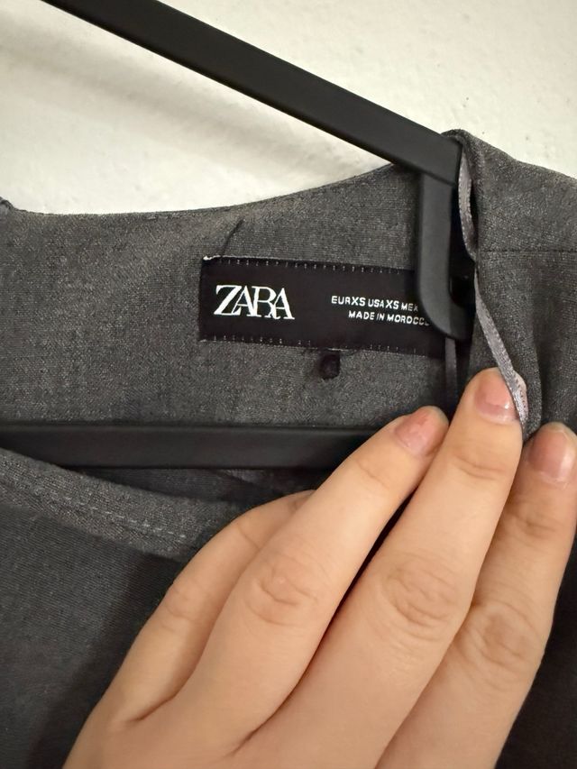 Vestido ZARA gris midi con abertura