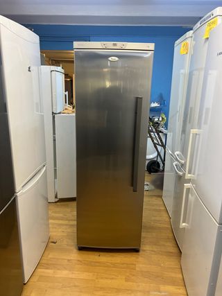 Congelador vertical Whirlpool