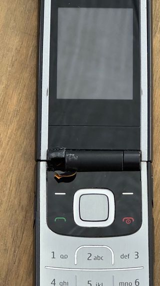 Nokia 2720 Fold Negro