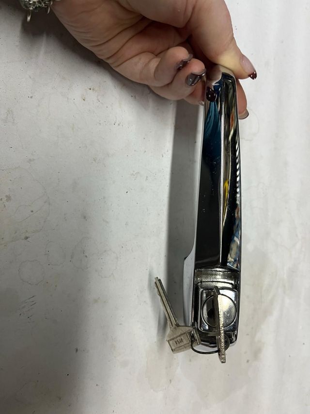 Manilla Seat 124 con llaves