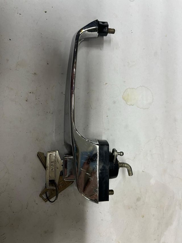 Manilla Seat 124 con llaves