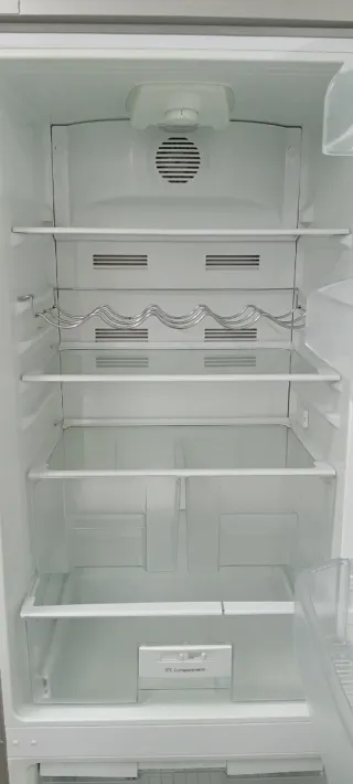 Nevera combi Smeg plateada
No Frost A+