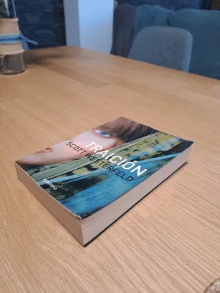 Libro Traición (primer libro Saga Los Feos)