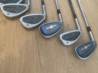 Juego 12 palos de golf zurdo marca Wilson ProStaff