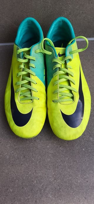 Botas de fútbol Nike adulto