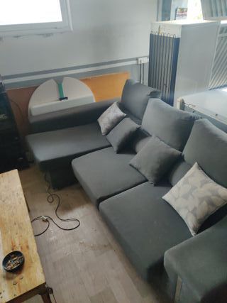 Sofá modular gris de tela en buenas condiciones