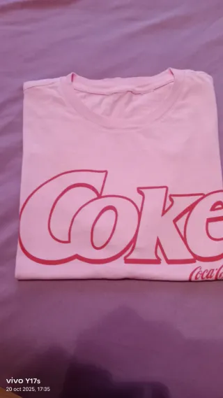 Camiseta Coca-Cola Rosa Chica.