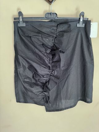 Minigonna nera con ruches