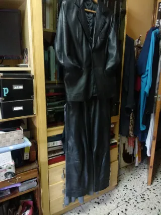 Traje de piel legítima: americana y pantalón