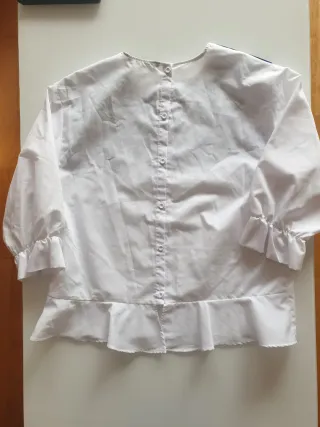 Blusa Zara bordada azul y blanca