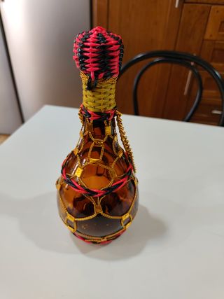 Botella decorada antigua