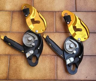 Descensor Petzl ID (2 unidades)