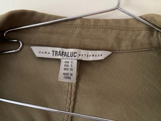 Gabardina fina caqui con cinturón