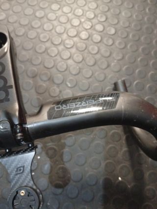 Manillar Deda Superzero 400 Carbono y Potencia