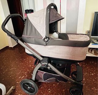 Carrito de bebé gris