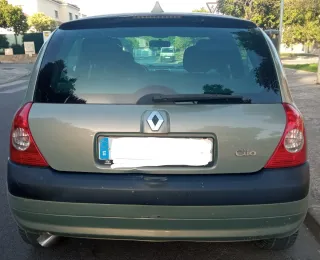 Renault Clio 1.5 dci 65 CV del año 2003, 268000 km