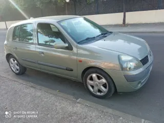 Renault Clio 1.5 dci 65 CV del año 2003, 268000 km