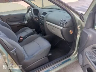Renault Clio 1.5 dci 65 CV del año 2003, 268000 km