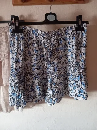 Lote 2 faldas mujer talla M, por 4€ las dos 