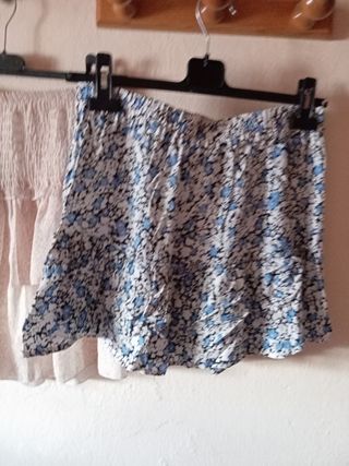 Lote 2 faldas mujer talla M, por 4€ las dos 