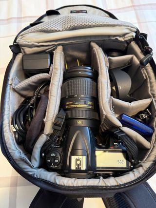 Nikon D300 + Objetivo Nikkor AF-S 18-300mm VR