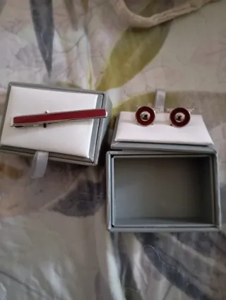 Conjunto Corbata y Gemelos Rojo y Plateado